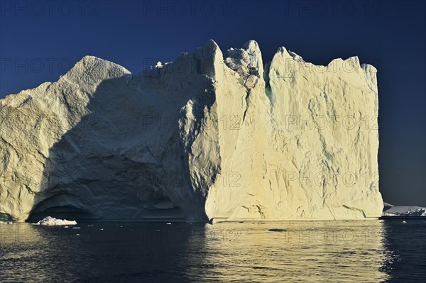 Gigantic icebergs in the ice fjord