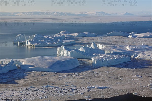 Giant icebergs from above