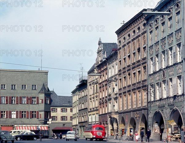 Max-Josefs-Platz with Mittertor