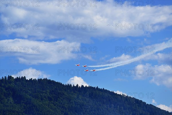 Formation flight of the Patrouille Suisse with the Northrop F-5E Tiger II