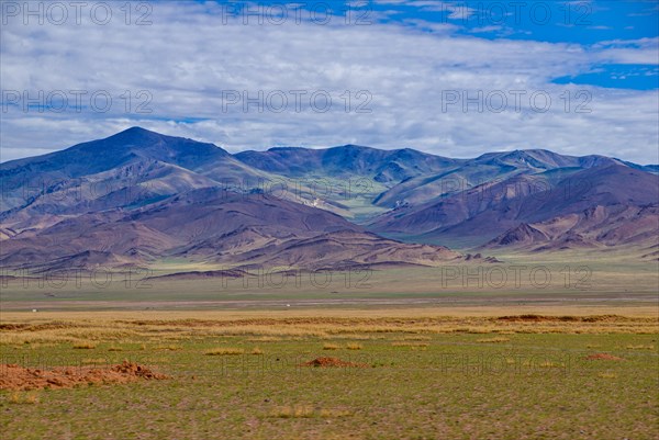 Open tibetan landscape along the road from Gerze to Tsochen