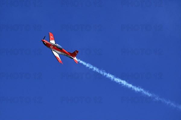 Formation flight of the Patrouille Suisse with the PC-7 team