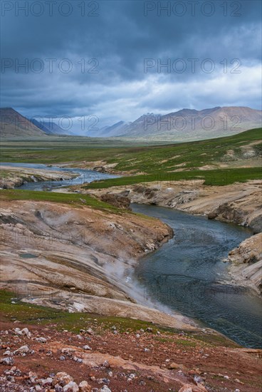 Hot springs along the road from Tsochen to Lhasa