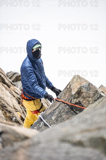 Ski tourers on the descent in the Turmscharte