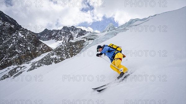 Ski tourers descending Alpeiner Ferner