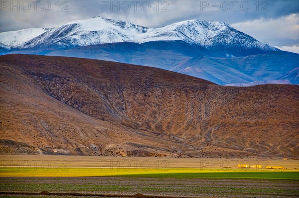 Snow covered mountains along the road from Ali and Gerze