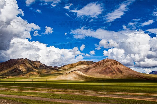 Mountainous ladnscape along the road from Ali and Gerze