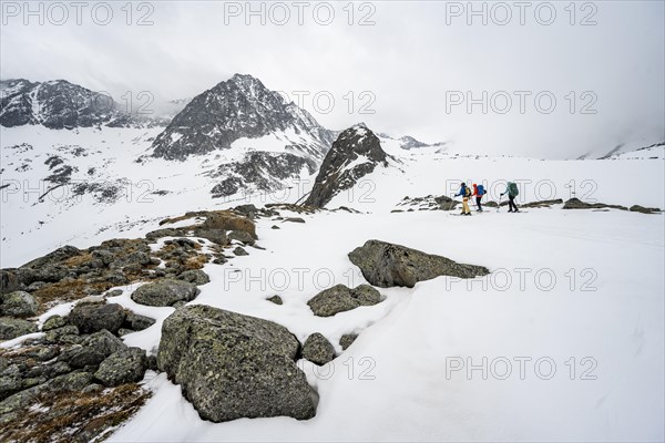 Ski tourers ascending Sommerwandferner