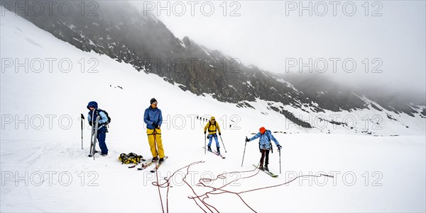 Ski tourers tie themselves into rope