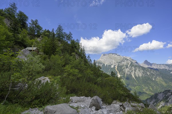 Mountain rescue hut and view of the Grosser Buchstein from the Haindlkar