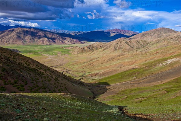 Open wide scenery in Tibet along the southern route into Western Tibet