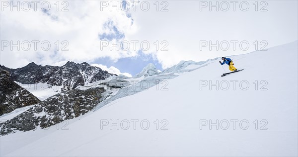 Ski tourers descending Alpeiner Ferner