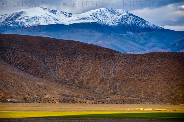 Snow covered mountains along the road from Ali and Gerze