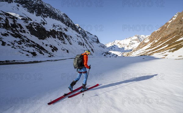 Ski tourers in the Oberberg valley