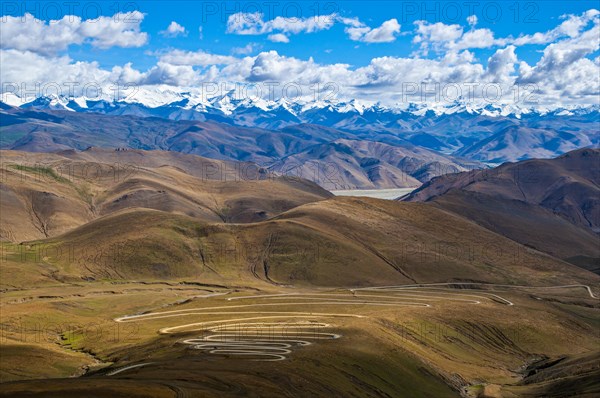 Serpentines on the way to Mount Everest