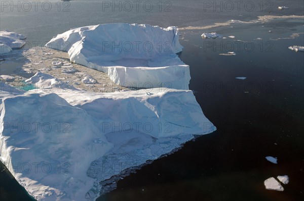 Giant icebergs from above