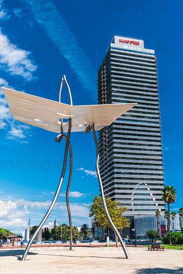 David and Goliath sculpture by Antoni Llena in Barcelona