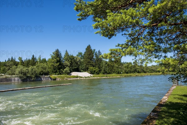 Ickinger Weir at the beginning of the Isar Canal