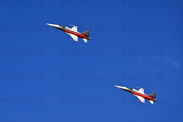 Formation flight of the Patrouille Suisse with the Northrop F-5E Tiger II