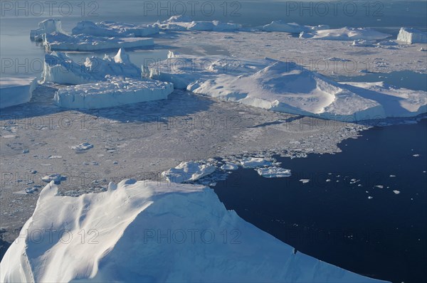 Giant icebergs from above