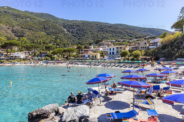 Sunshades and sunbeds at Sant Andrea beach