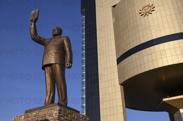 Statue of Sam Nujoma