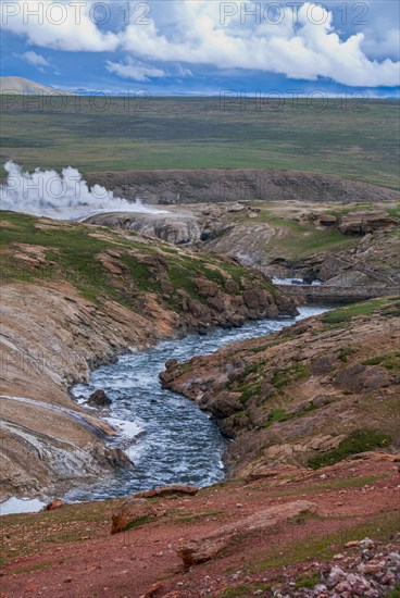 Hot springs along the road from Tsochen to Lhasa