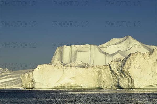 Gigantic icebergs in the ice fjord