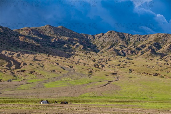 Open wide scenery in Tibet along the southern route into Western Tibet