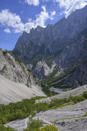 View from the Gsengscharte into the Haindlkar and to the Haindlkarhuette