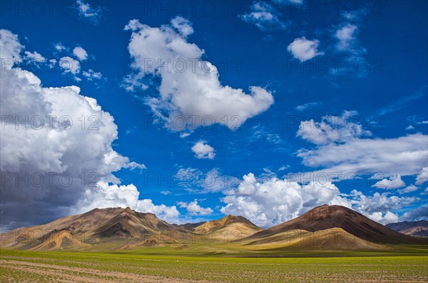 Mountainous ladnscape along the road from Ali and Gerze