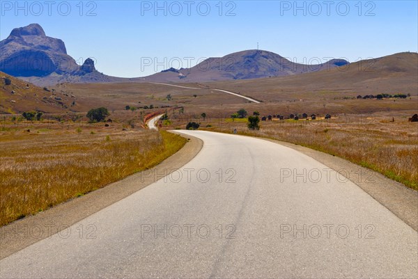 Long winding road between Toliara and Ihosy