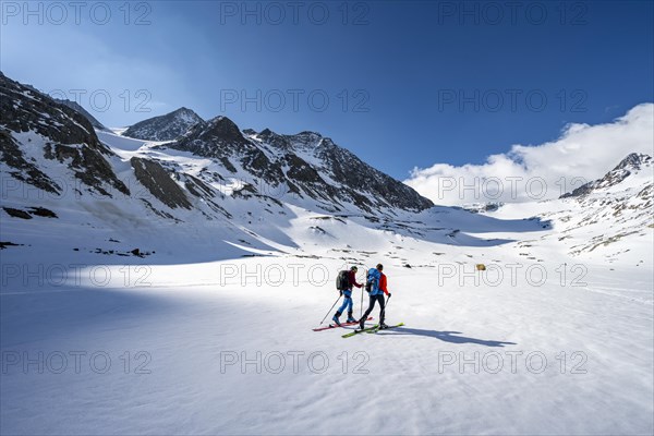 Two ski tourers climbing Alpeiner Ferner