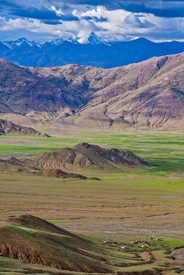 Open wide scenery in Tibet along the southern route into Western Tibet