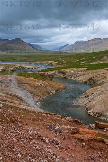 Hot springs along the road from Tsochen to Lhasa