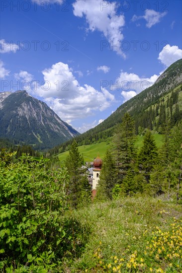 Namlos with St. Martin's Church