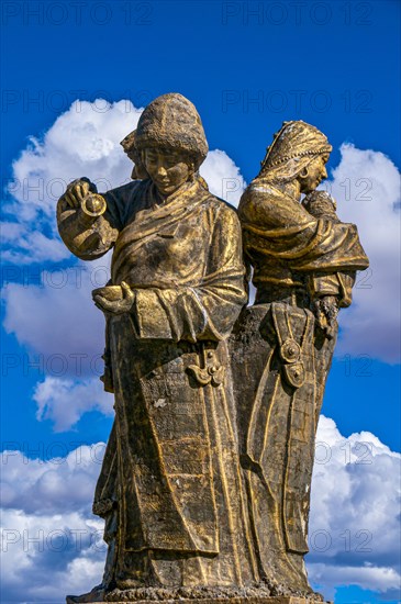 Statues on the main spaure of the town of Ali