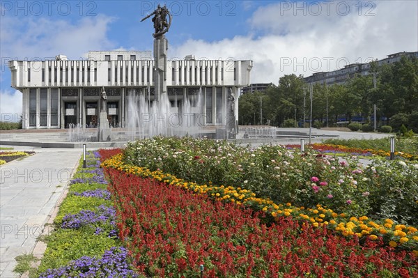 Kyrgyz National Philharmonic house and fountain