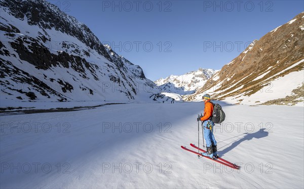 Ski tourers in the Oberberg valley