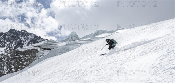 Ski tourers descending Alpeiner Ferner