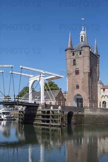 Ensemble with Zuidhavenpoort at the Oude Haven