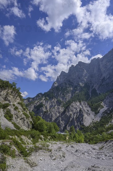 View from the Gsengscharte into the Haindlkar and to the Haindlkarhuette