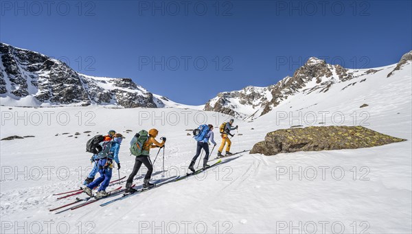 Group of ski tourers on the ascent to Lisenser Ferner
