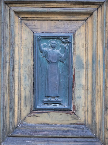 Depiction of an angel at the entrance gate