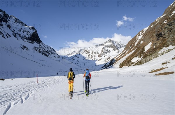 Ski tourers in the Oberberg valley