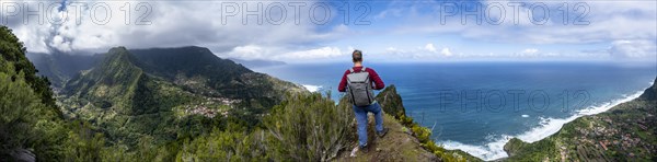 Hikers on the ridge of Pico do Alto