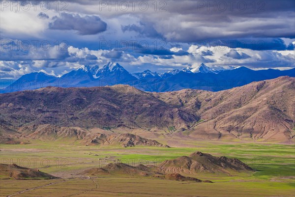 Open wide scenery in Tibet along the southern route into Western Tibet