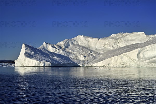 Gigantic icebergs in the ice fjord