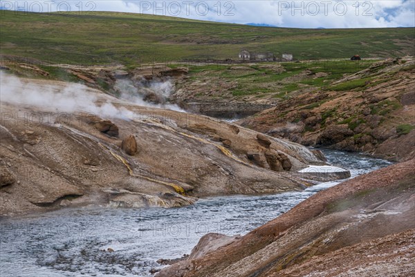 Hot springs along the road from Tsochen to Lhasa