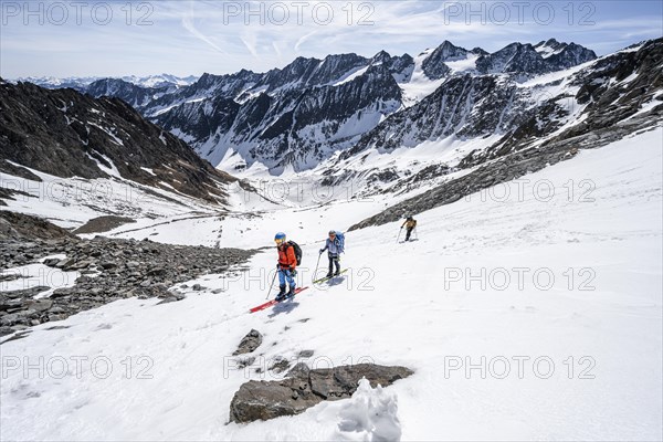 Ski tourers climbing Lisenser Ferner